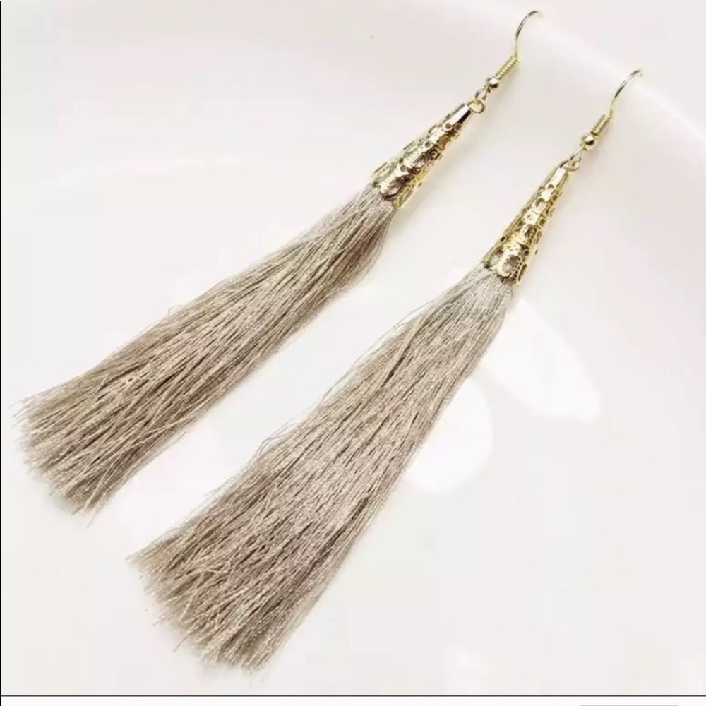 BEIGE AND WHITE FRINGE EARRINGS